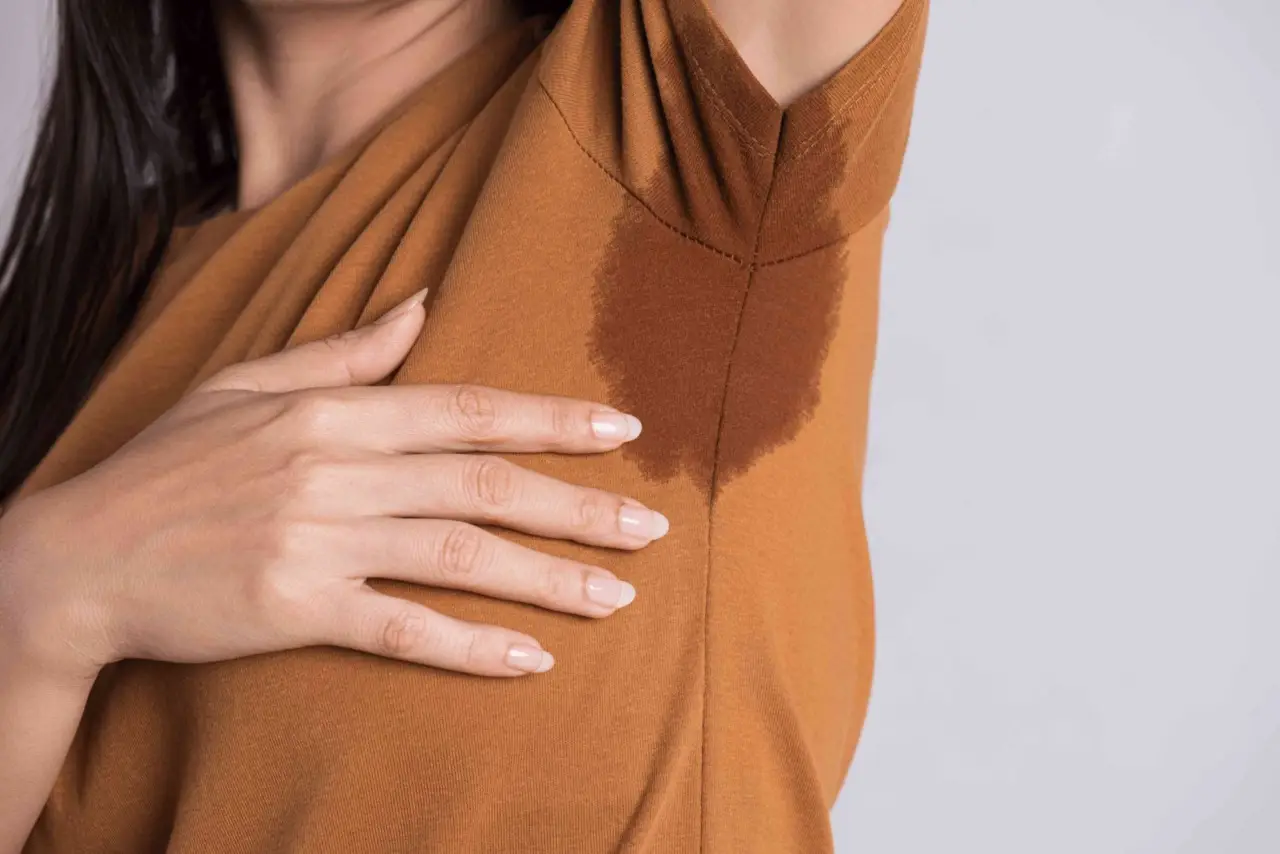 Soffri di sudorazione eccessiva? Prova subito questi rimedi casalinghi efficaci e naturali