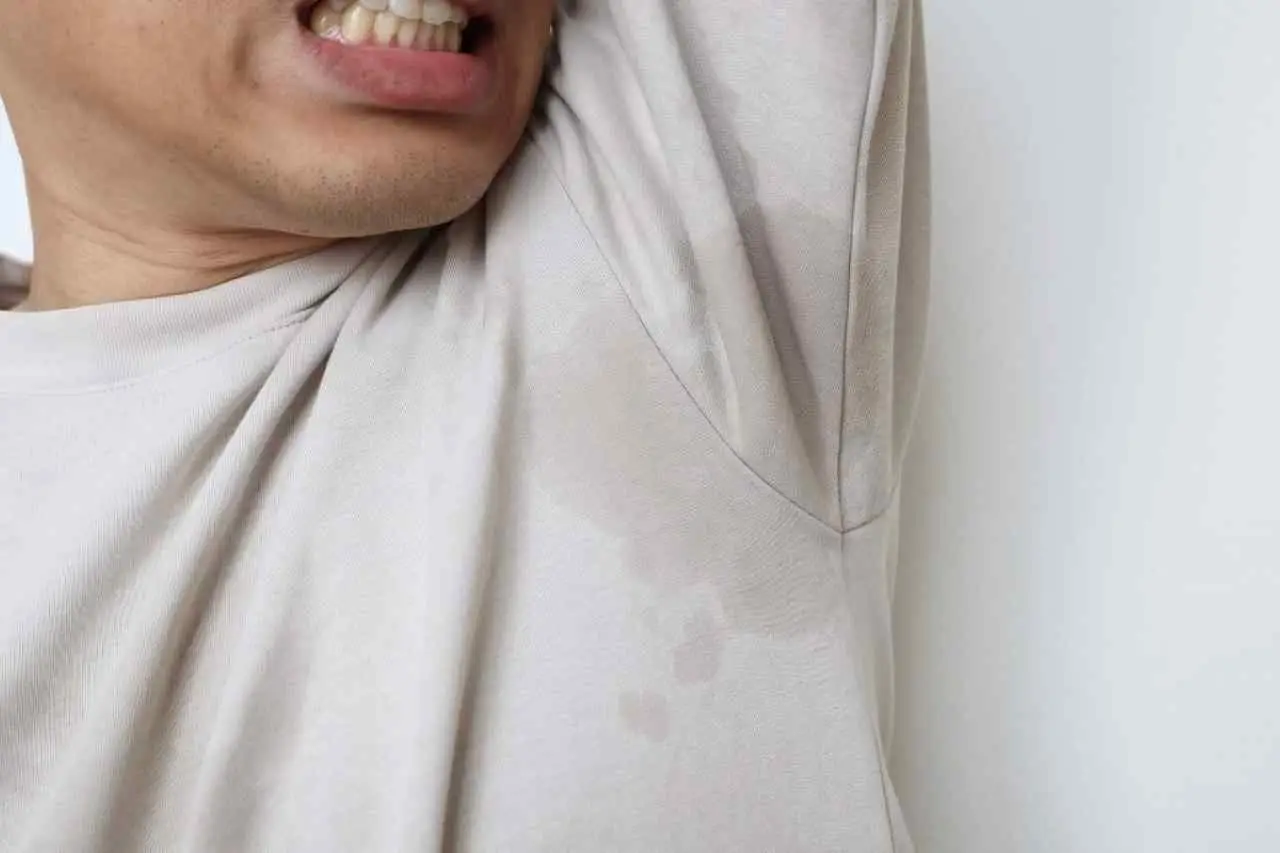 Cattivo odore di sudore persistente? Ecco il rimedio dermatologico definitivo contro la bromidrosi
