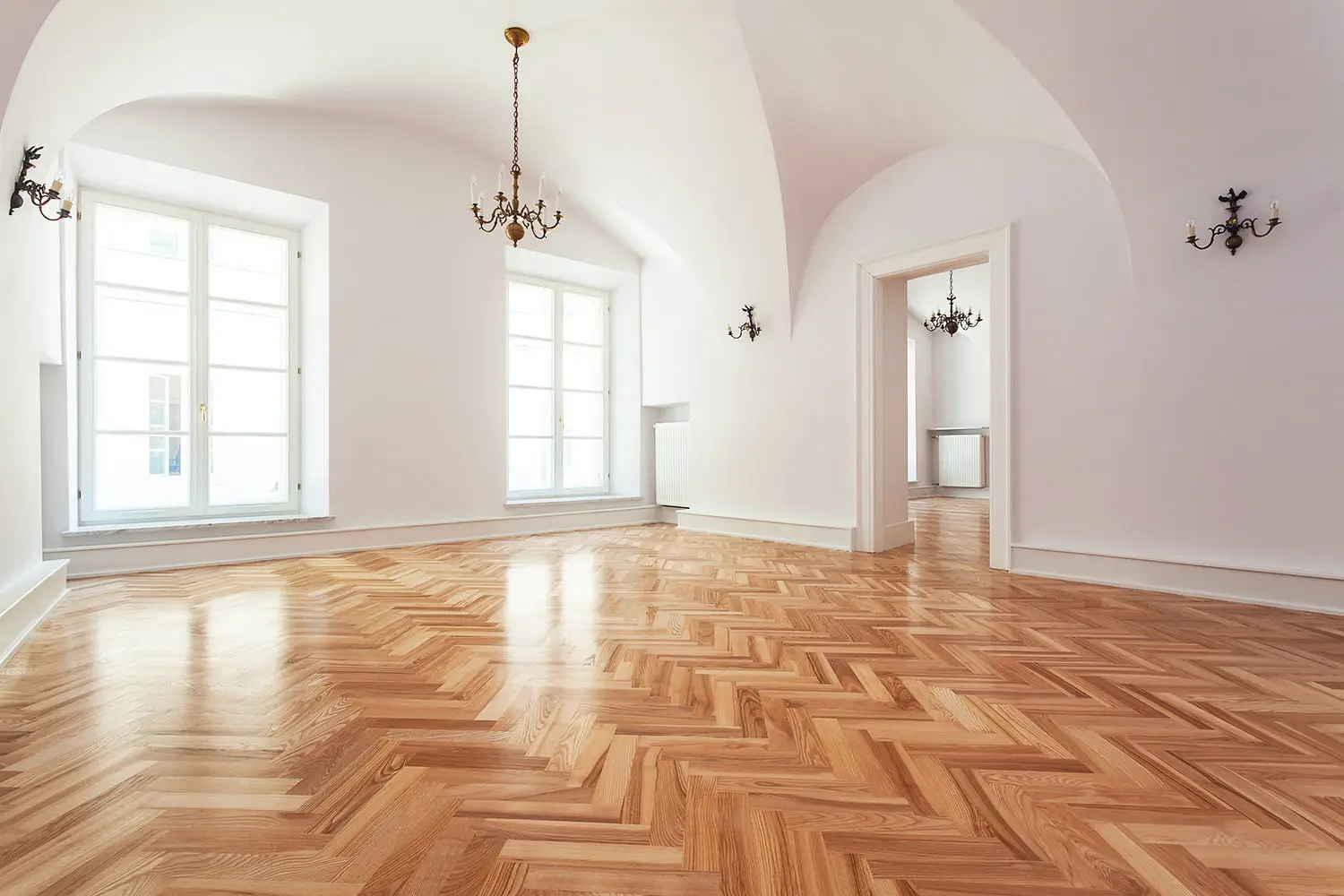 Se lavi il parquet troppo spesso lo rovini: ecco ogni quanto devi farlo davvero
